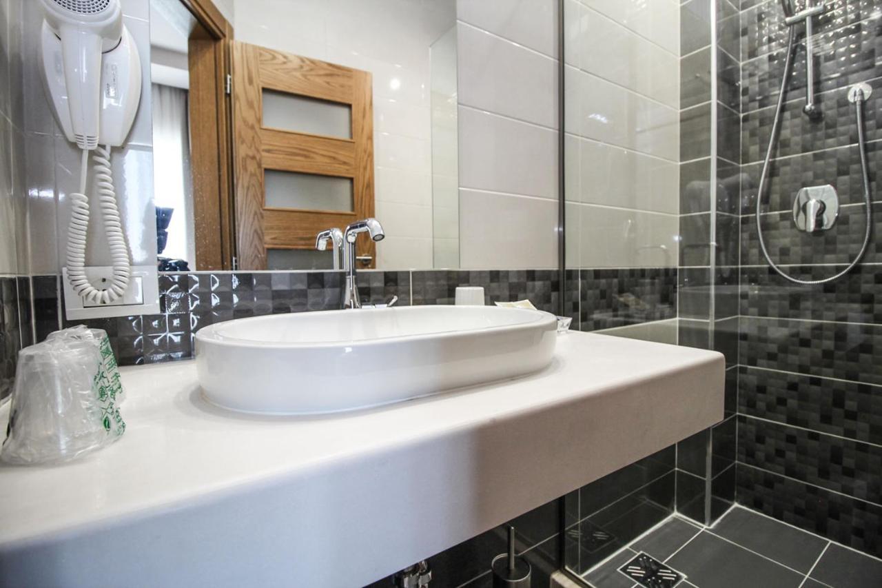 Hotel Kristera Vlore Ngoại thất bức ảnh