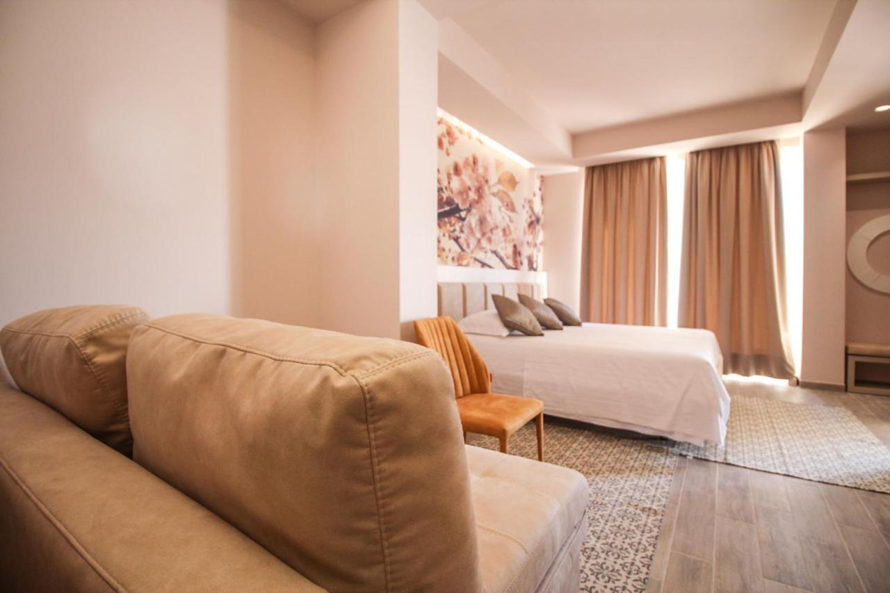 Hotel Kristera Vlore Ngoại thất bức ảnh