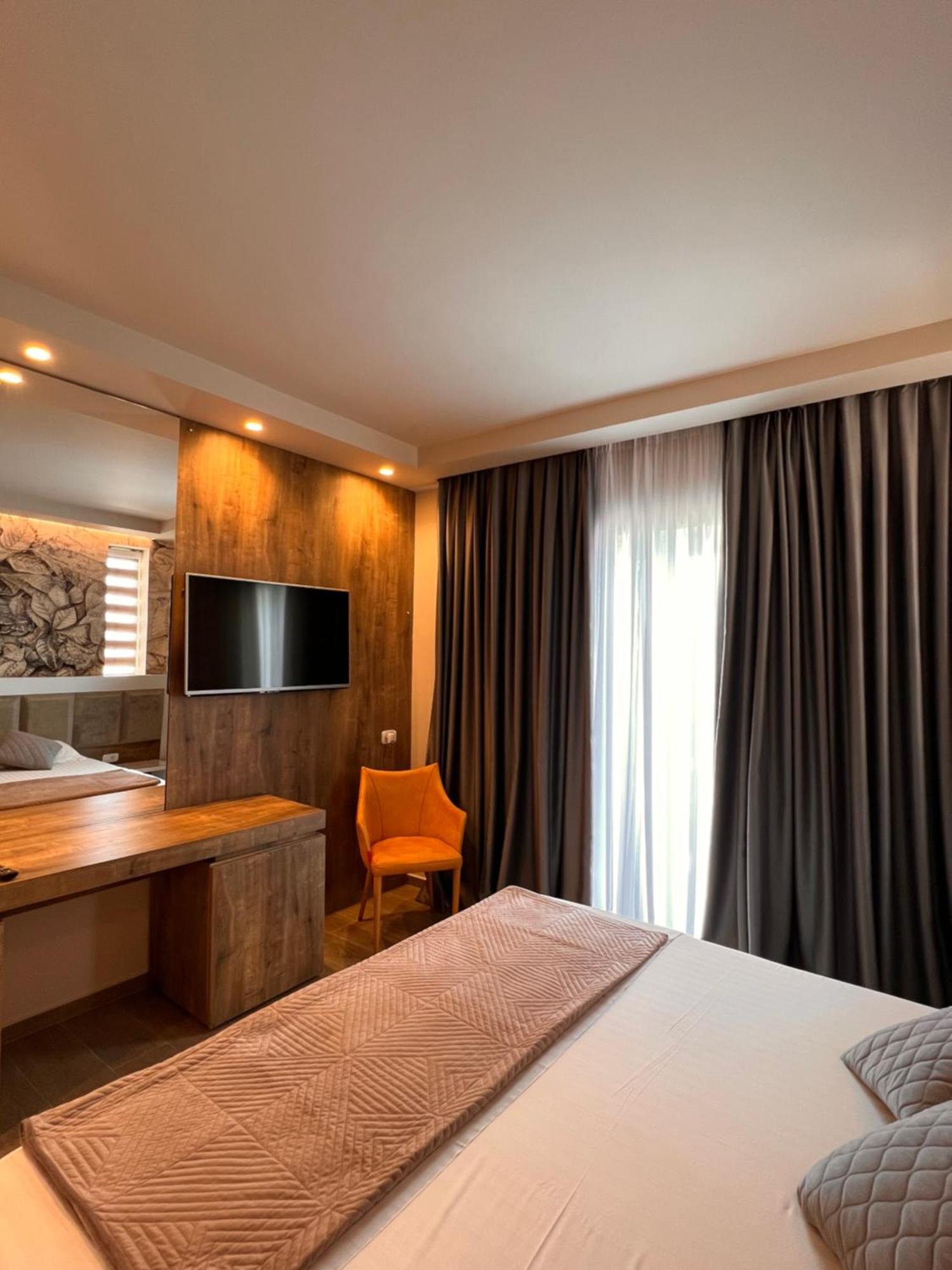 Hotel Kristera Vlore Ngoại thất bức ảnh