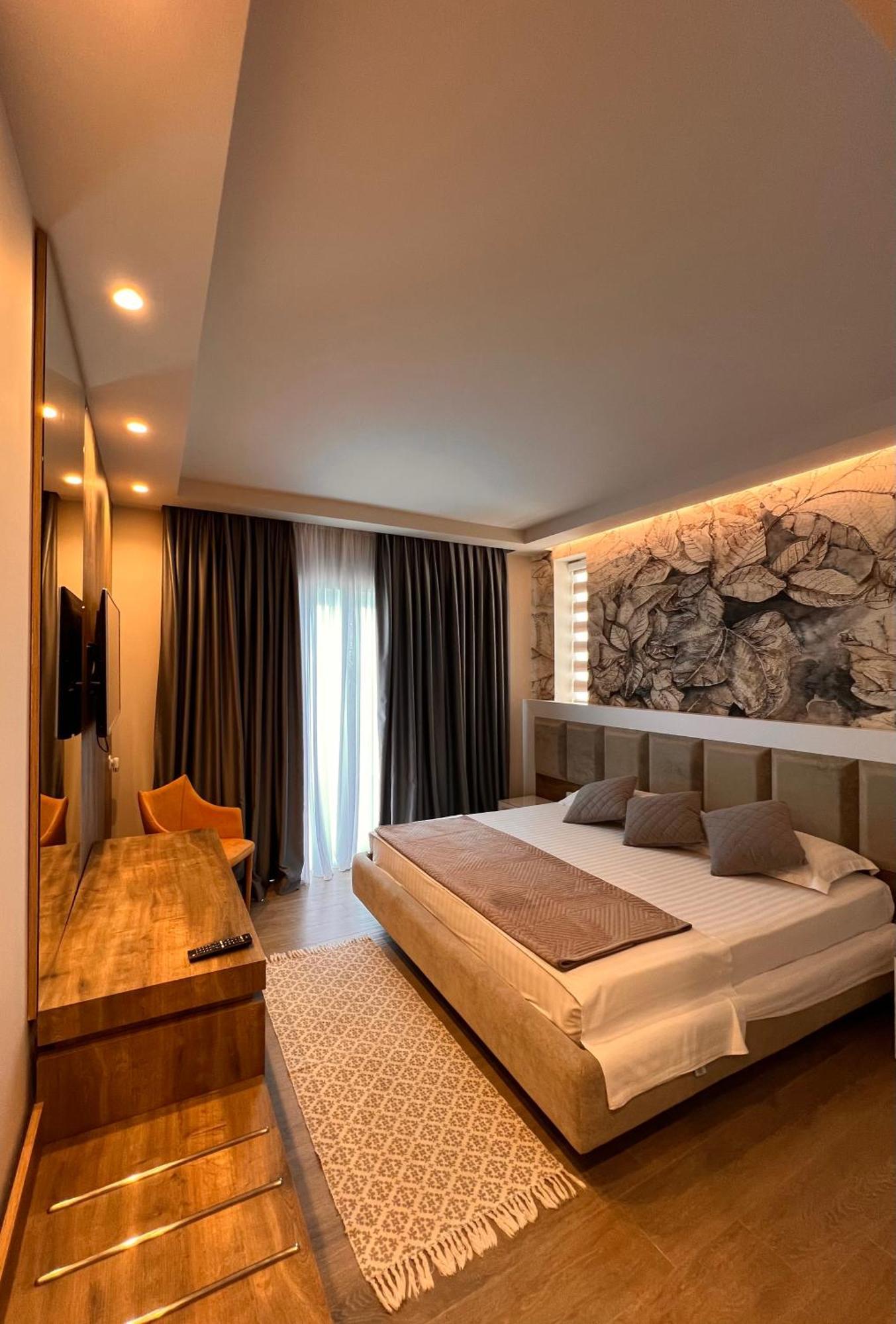 Hotel Kristera Vlore Ngoại thất bức ảnh