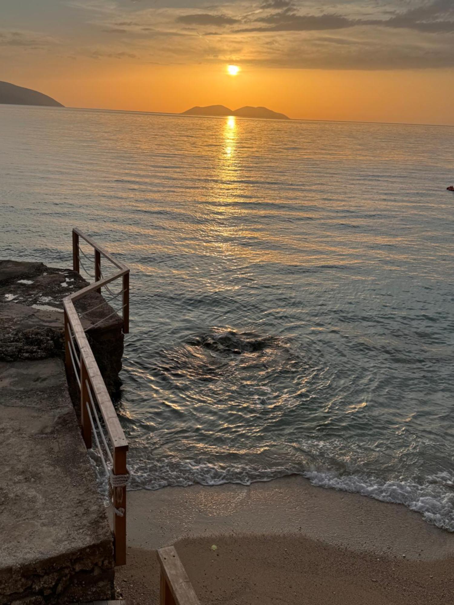 Hotel Kristera Vlore Ngoại thất bức ảnh